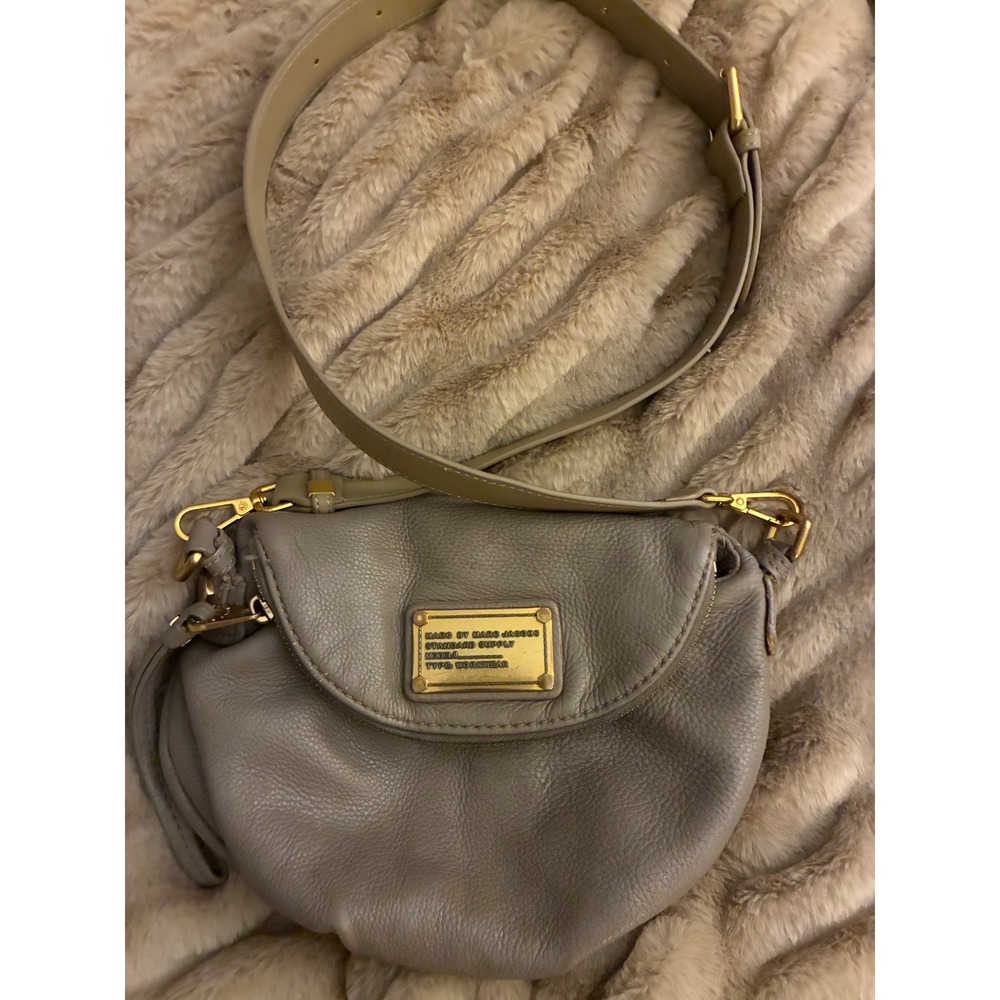 Marc by Marc Jacobs Natasha Crossbody Bag Taupe Grey Pebbled Leather Gold Plaque